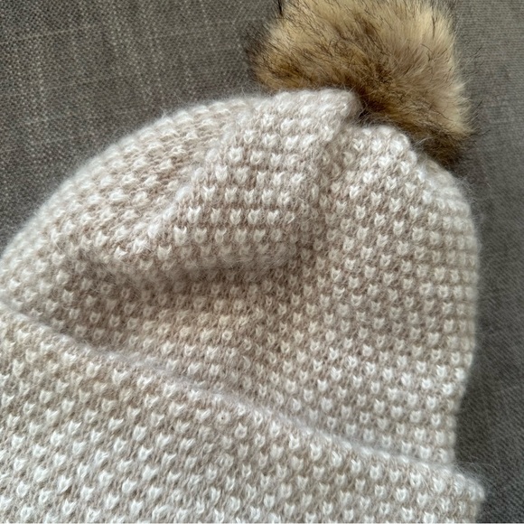 Knitted Pom Pom hat - Picture 2 of 3